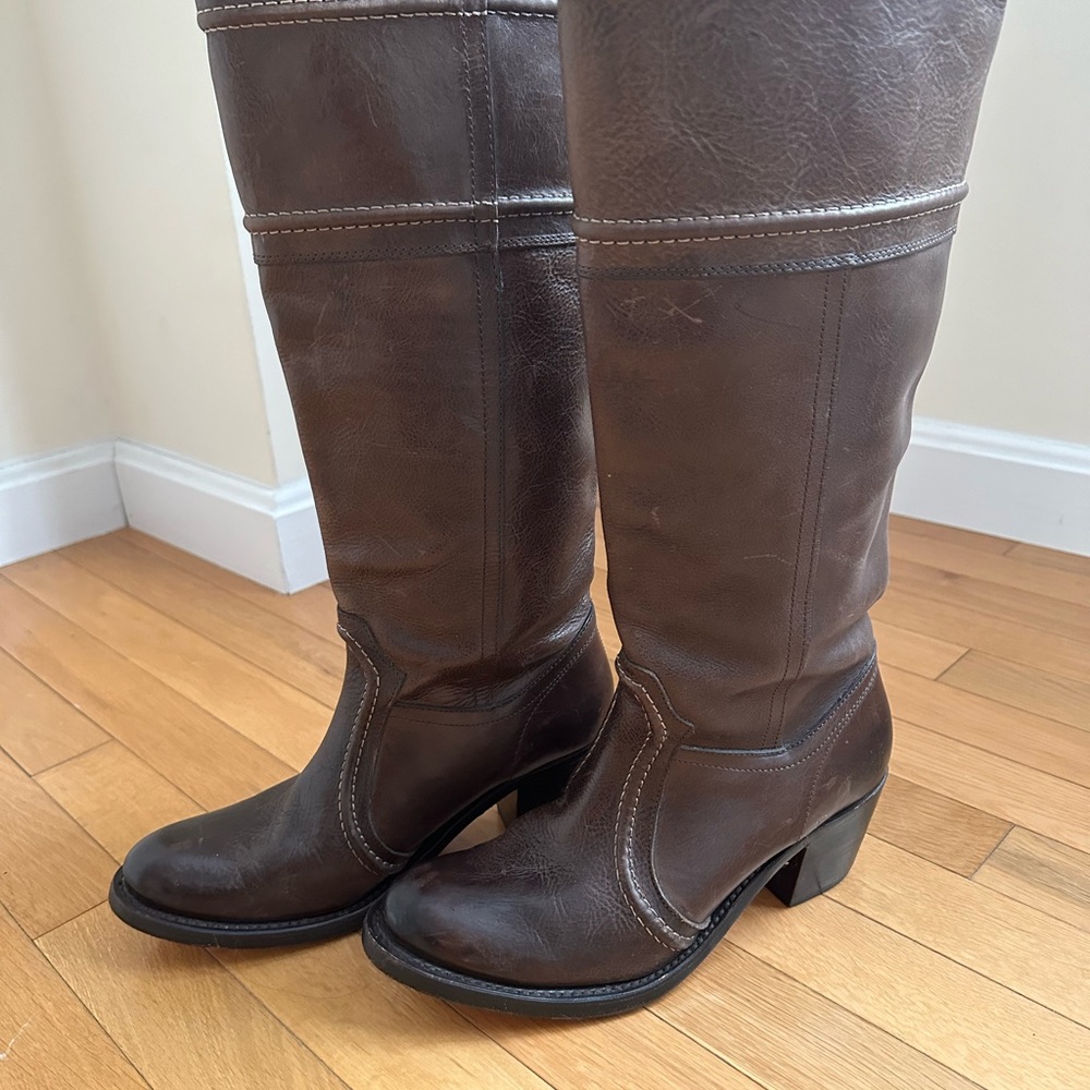 Woman’s Size 8.5 Frye Boots